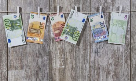 10 significati simbolici del sognare soldi strappati