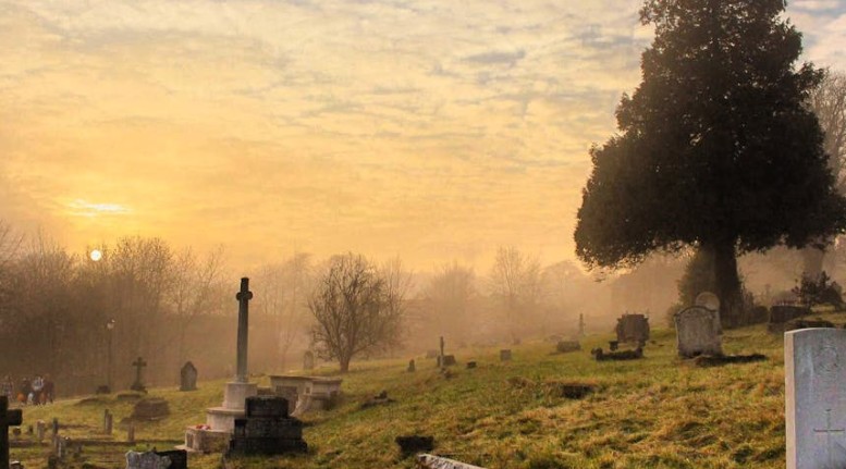 13 Significati Simbolici del Sognare Tombe