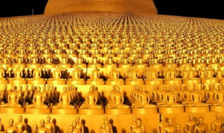 20 significati simbolici del sognare di inchinarsi in una sala