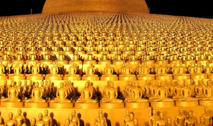 20 significati simbolici del sognare di inchinarsi in una sala