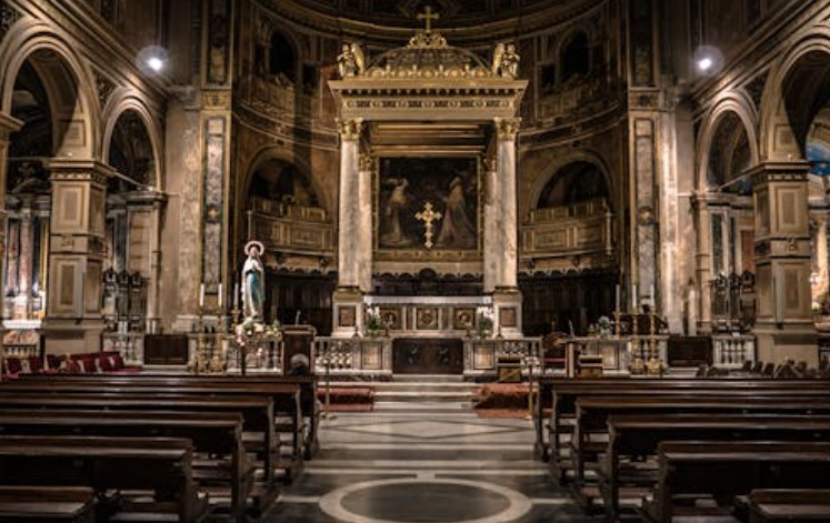 20 significati simbolici del sognare di andare in chiesa
