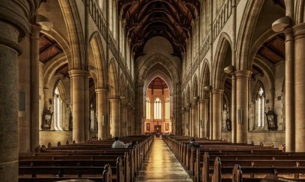 20 significati simbolici del sognare una chiesa