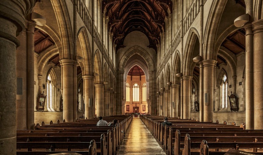 20 significati simbolici del sognare una chiesa