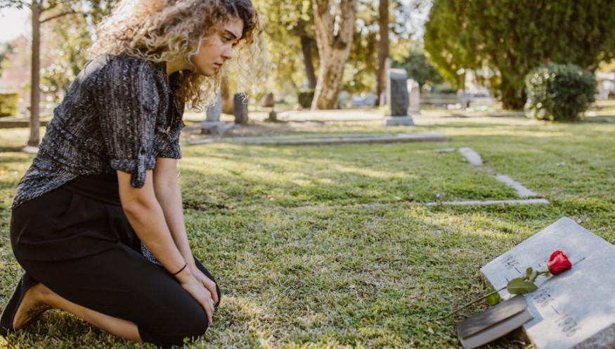 10 significati simbolici del sognare il funerale di un conoscente