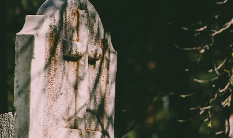 8 Significati Simbolici del Sognare uno Sconosciuto che Muore in un Incidente