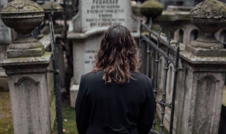 9 Significati Simbolici del Sognare un Amico Ucciso