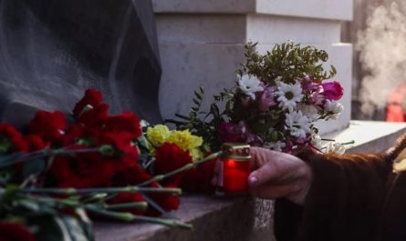 9 Significati Simbolici del Sognare la Morte di un Caro Amico
