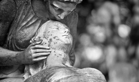 19 significati simbolici del sognare la morte della tua ragazza