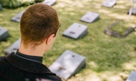 29 Significati Simbolici del Sognare la Morte di un Familiare