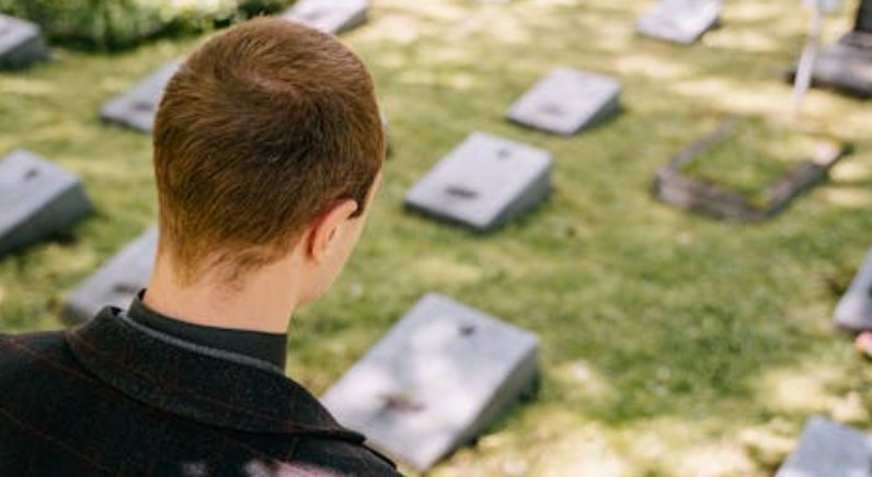 29 Significati Simbolici del Sognare la Morte di un Familiare