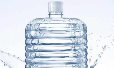 17 significati simbolici del sognare bottiglie o secchi d'acqua
